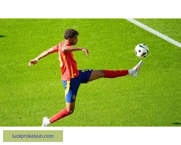 欧洲杯最佳年轻球员崛起，新星在赛场表现亮眼，备受关注