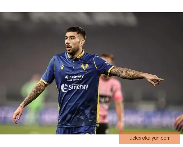 阿克防守数据分析显示状态回暖,近期表现稳健成为球队后防核心 阿克防守数据分析显示状态回暖,近期表现稳健成为球队后防核心