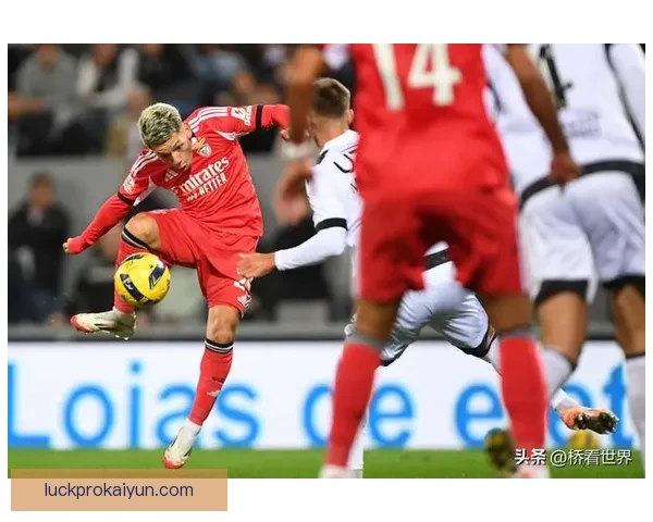 斯卡洛尼与恩佐搭配持续提升，球队整体表现备受关注